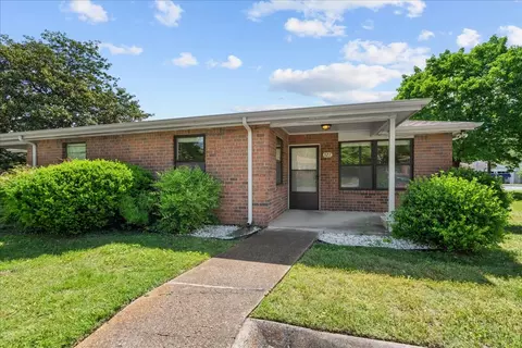 327 Deer Lake Dr, Nashville, TN 37221