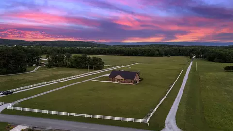 60 Peachtree Ln, Decherd, TN 37324