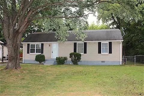 812 8th Ave E, Springfield, TN 37172