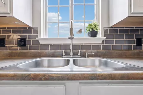 Kitchen - 325 Golfview Ln, Springfield, TN 37172 photo 7 of 7