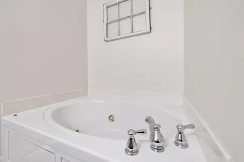 Bath - 325 Golfview Ln, Springfield, TN 37172 photo 5 of 6