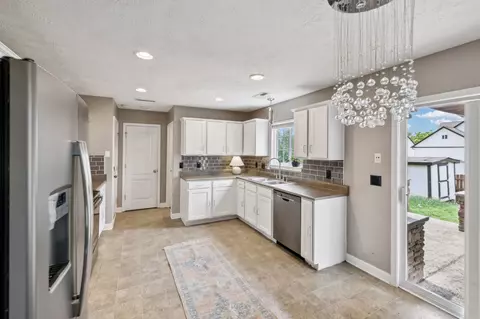Kitchen - 325 Golfview Ln, Springfield, TN 37172 photo 2 of 7