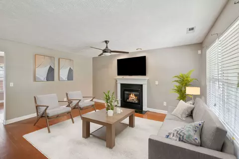 Living - 325 Golfview Ln, Springfield, TN 37172 photo 1 of 7