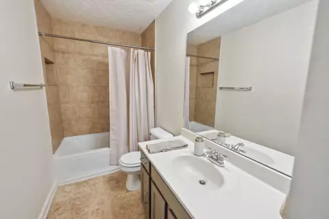 Bath - 325 Golfview Ln, Springfield, TN 37172 photo 3 of 6