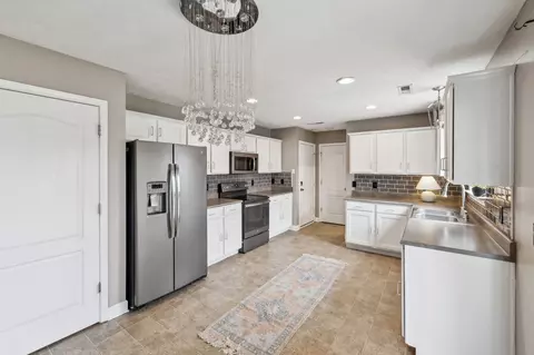 Kitchen - 325 Golfview Ln, Springfield, TN 37172 photo 1 of 7