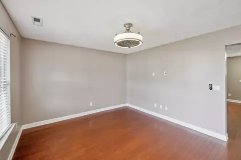 Living - 325 Golfview Ln, Springfield, TN 37172 photo 6 of 7