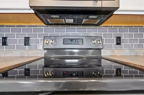 Kitchen - 325 Golfview Ln, Springfield, TN 37172 photo 5 of 7