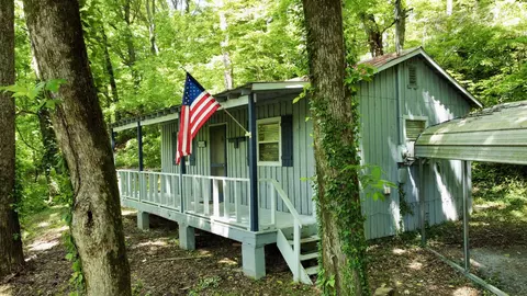 219 Coys Cove Ln, Gainesboro, TN 38562