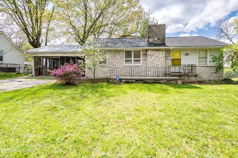 2402 Ridgecrest Dr, Knoxville, TN 37918
