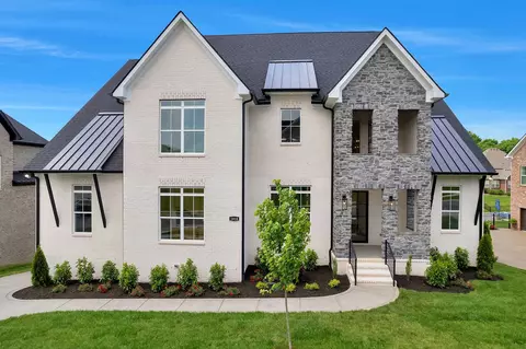 1018 Keeneland Dr, Gallatin, TN 37066
