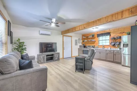 Living - 227 Corinth Rd, Beechgrove, TN 37018 photo 3 of 4