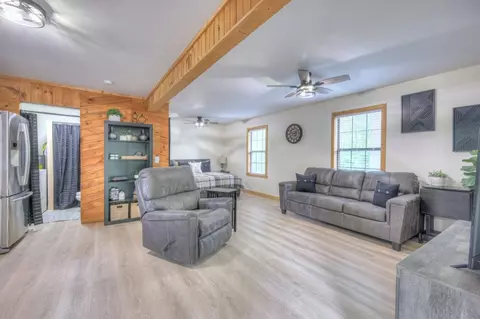 Living - 227 Corinth Rd, Beechgrove, TN 37018 photo 4 of 4