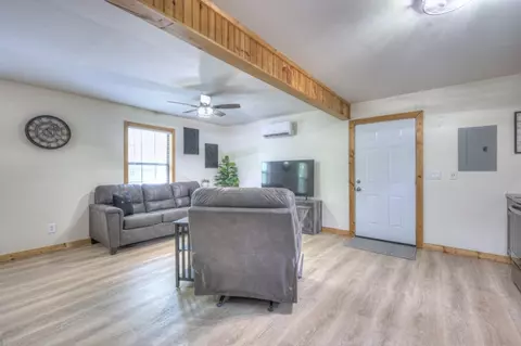 Living - 227 Corinth Rd, Beechgrove, TN 37018 photo 2 of 4