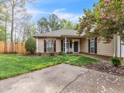 892 E Summit Dr #25, Dalton, GA 30721