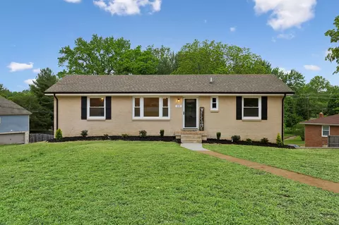 210 W Meadow Dr, Clarksville, TN 37043