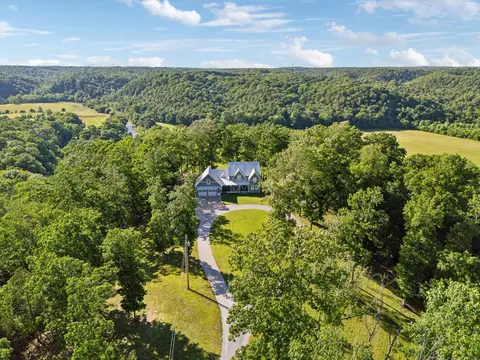 1606 Nosegay Rd, White Bluff, TN 37187