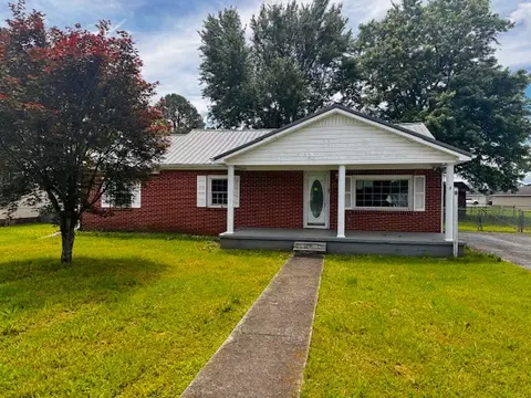 1211 W Market St, Decherd, TN 37324