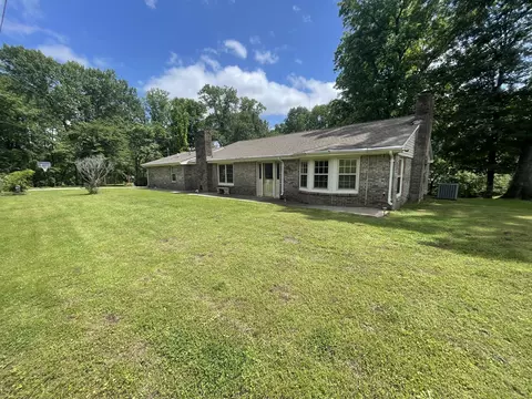 1061 Wheeler View Dr, Muscle Shoals, AL 35661