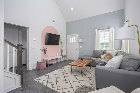 838 Ashland Place Dr, Nashville, TN 37218