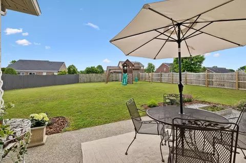 Exterior - 4003 Pendleton Dr, Spring Hill, TN 37174 photo 8 of 16