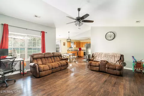 5035 Cattail Ln, Corryton, TN 37721