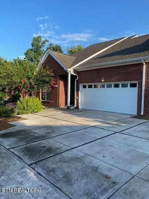 7801 Legacy Park Ct, Chattanooga, TN 37421