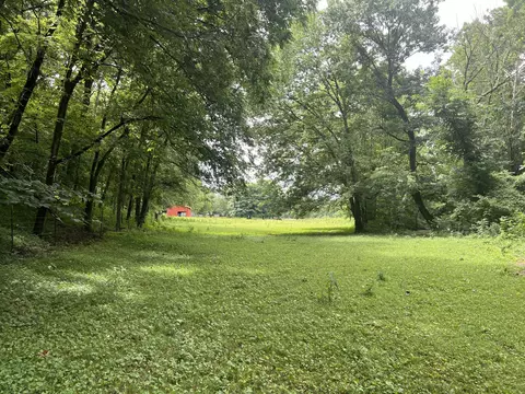 1135 N Sumner Rd, Bethpage, TN 37022