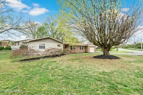 302 Westmoreland Dr, Maryville, TN 37803