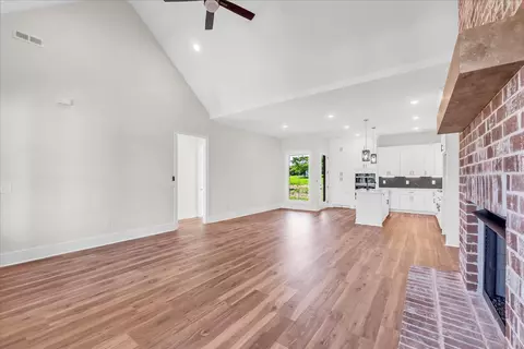 Living - 309 Hickory Grove Dr, Morrison, TN 37357 photo 4 of 5
