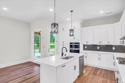Kitchen - 309 Hickory Grove Dr, Morrison, TN 37357 photo 4 of 10