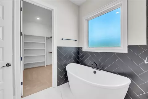 Bath - 309 Hickory Grove Dr, Morrison, TN 37357 photo 5 of 8