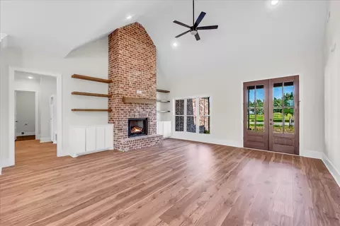 Living - 309 Hickory Grove Dr, Morrison, TN 37357 photo 3 of 5