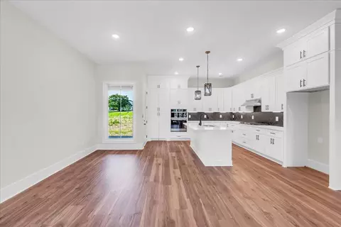 Living - 309 Hickory Grove Dr, Morrison, TN 37357 photo 5 of 5