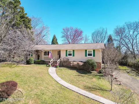 1028 NW Sanders Rd, Knoxville, TN 37923