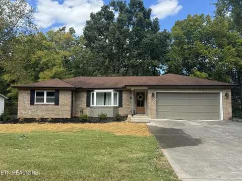 118 Heritage Dr, Oak Ridge, TN 37830