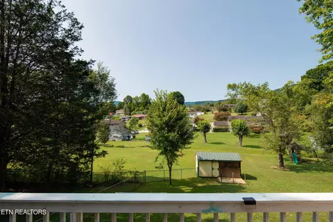 333 Eagle Bluff Rd, Jacksboro, TN 37757 photo 8