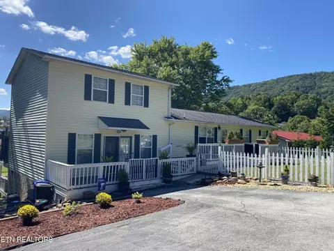 333 Eagle Bluff Rd, Jacksboro, TN 37757 photo 2