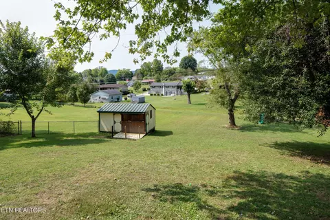 333 Eagle Bluff Rd, Jacksboro, TN 37757 photo 11