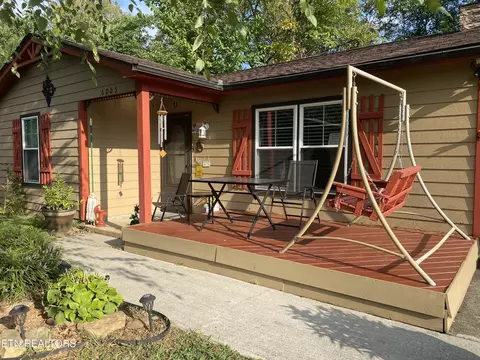 6005 Summer Dr, Knoxville, TN 37924