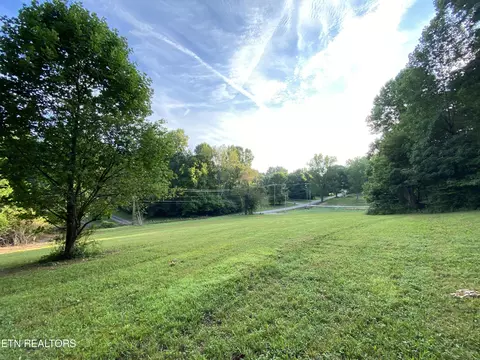 7744 Mcmillan Rd, Knoxville, TN 37914