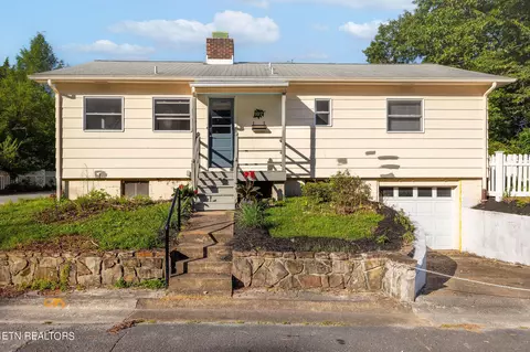 107 S Tampa Ln, Oak Ridge, TN 37830