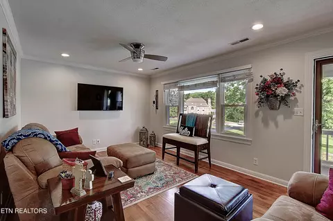 620 N Mohawk Dr, Erwin, TN 37650 photo 4