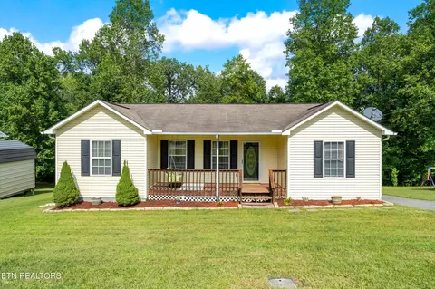 123 Reagan Ln, La Follette, TN 37766
