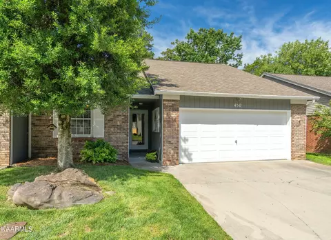 450 Amanda Cir, Knoxville, TN 37922