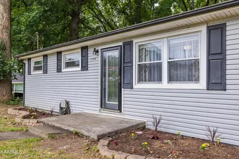 102 Wayne Pl, Oak Ridge, TN 37830
