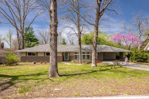 207 N Palisades Dr, Signal Mountain, TN 37377