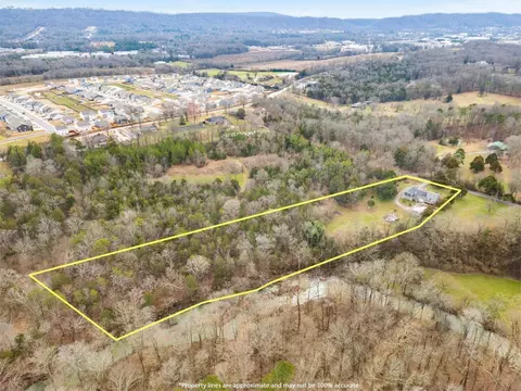 8337 Bell Mill Rd, Ooltewah, TN 37363
