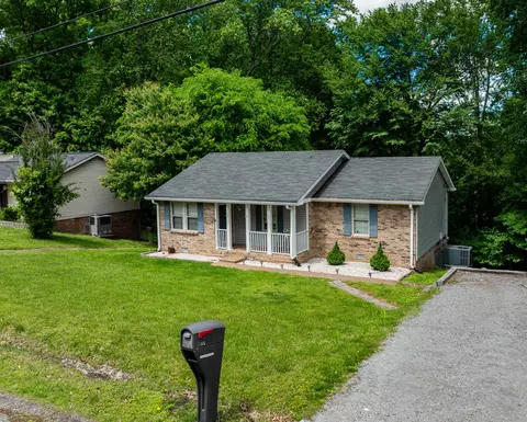 1703 Winding Way Dr, White House, TN 37188