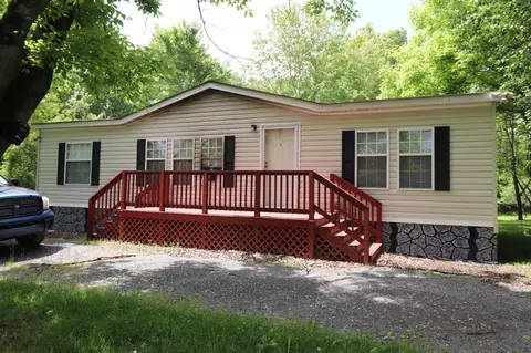 697 Sadlers Chapel Rd, Lafayette, TN 37083