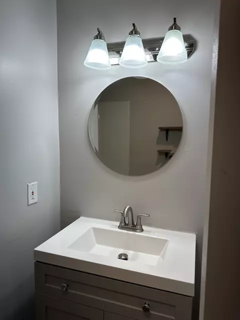 Bath - 618 E Vine St, Murfreesboro, TN 37130 photo 3 of 4